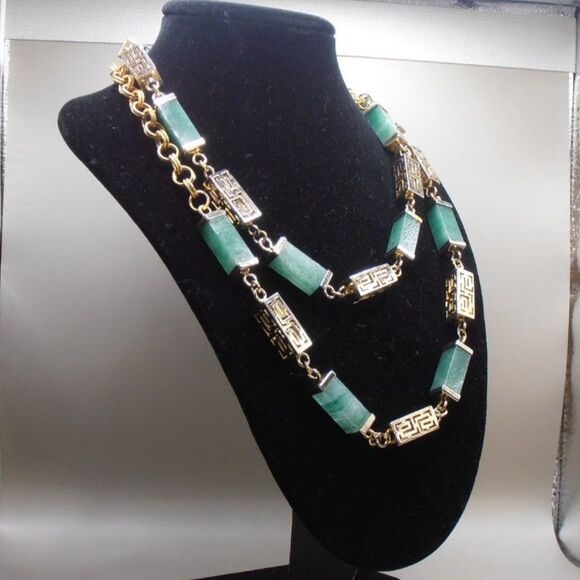 VTG Gold Tone Necklace Green Jadeite Panel Link Chinese Motif Long 32" Chain - Picture 2 of 4